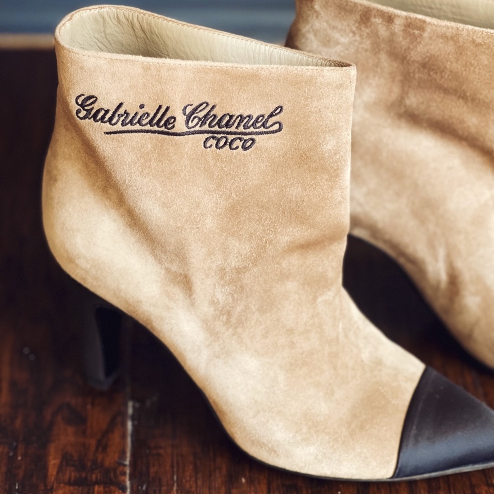 Authentic coco Chanel Gabrielle beige Black suede boots sz 37 6.5 short booties